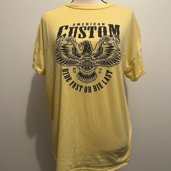 American custom graphic T-shirt, yellow with black print. SZ L EUC cuffed sleeve - Picture 1 of 4